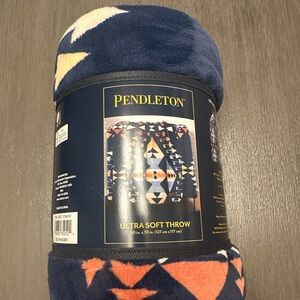Pendleton plush fleece throw